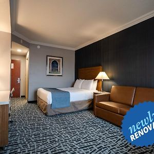Monte Carlo Inn Toronto West Suites